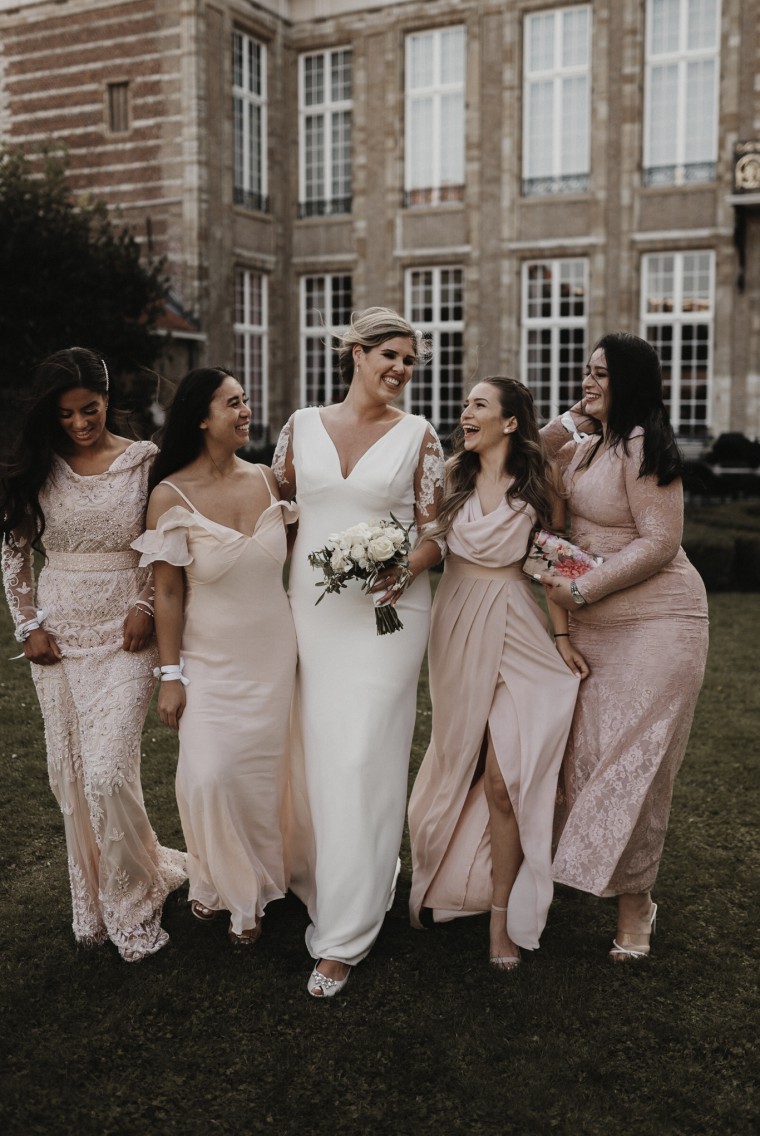 bruid met vriendinnen